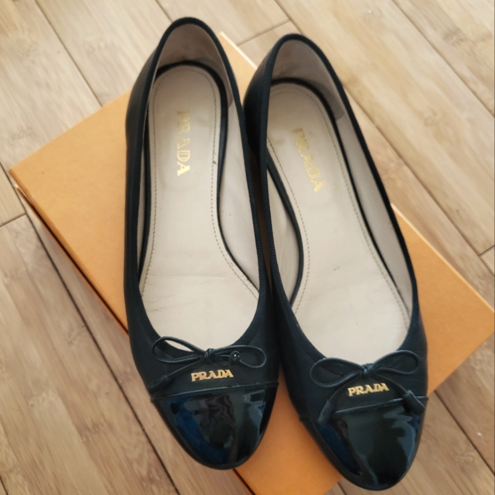 Prada captoe flats
